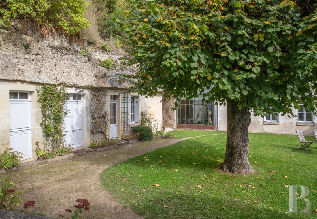 A château and its hamlet on the edge of a forest in the heights of a village near Amboise, In Indre-et-Loire - photo  n°24